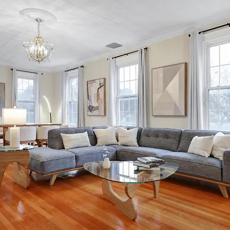 Historic Luxury House With 12 Queen Beds
